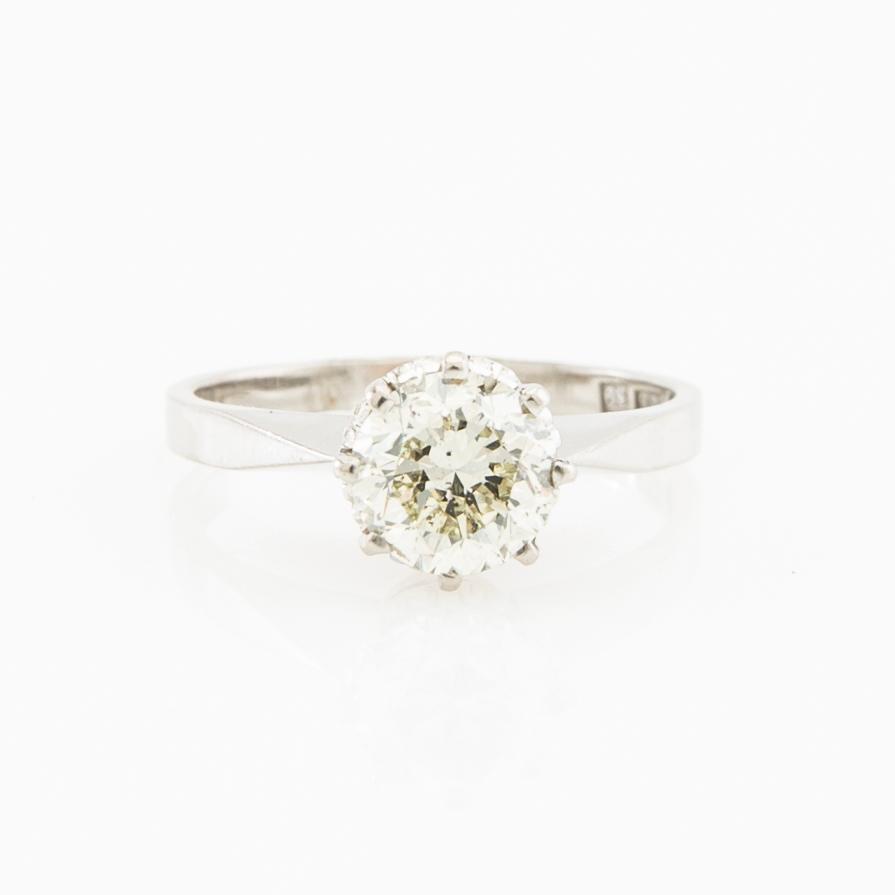 Hugo Olsson, Solitaire ring 18K white gold with a round brilliant-cut diamond, Helsingborg 1968.