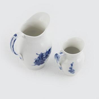 Matservis, porslin, 57 delar, "blå Blomst", Royal Copenhagen, Danmark.