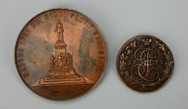 MINNESMEDALJ, brons, samt MYNT, koppar, Ryssland 1894 resp. 1773.