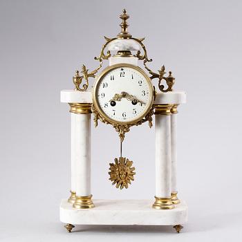 BORDSPENDYL, gustaviansk stil, 1800-talets andra hälft.