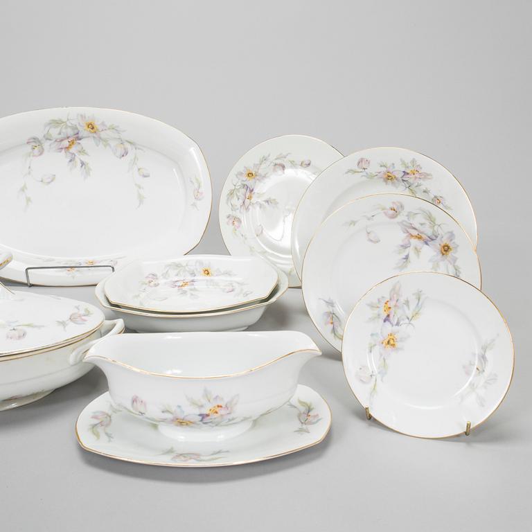 A 100-pc porcelain dinner service, Gebrüder Benedikt, Czechoslovakia, mid-20th century.