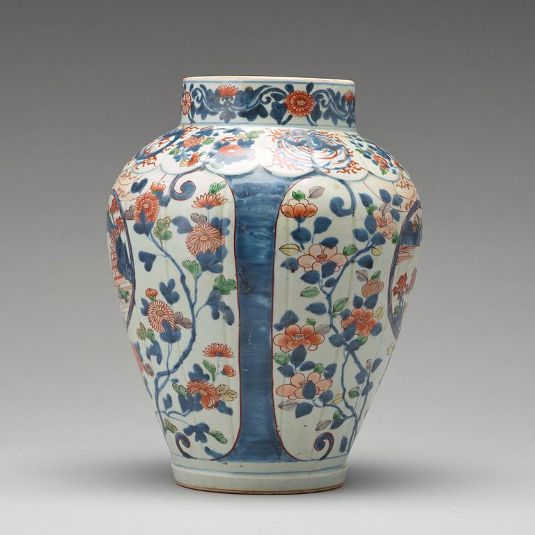 A blue and white Japanese jar, Edo period, 17th Century.