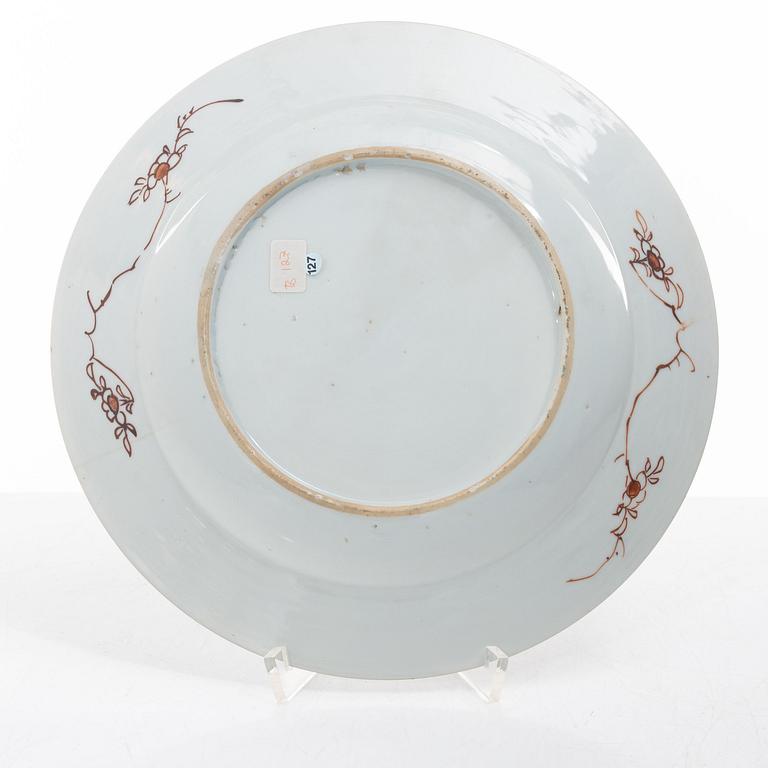 Tallrikar, fyra stycken, porslin, Kina, 1700-talets första hälft.