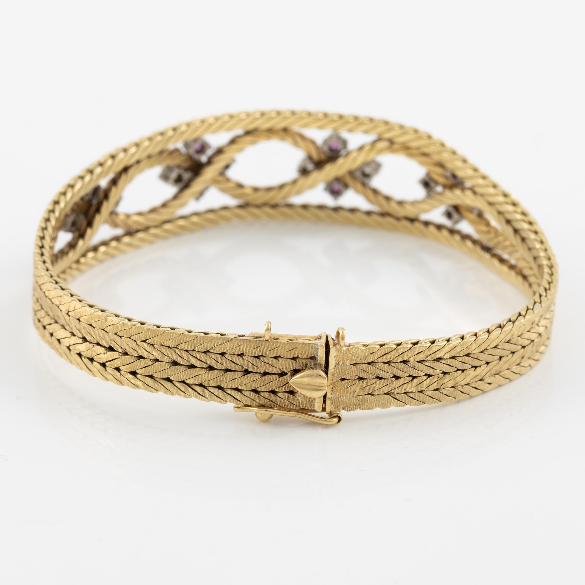 Bracelet 18K gold with rubies and brilliant-cut diamonds.