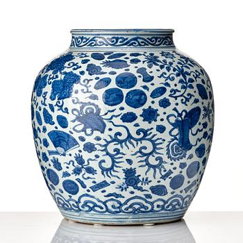 A large blue and white jar, Ming dynasty, Wanli (1572-1620).