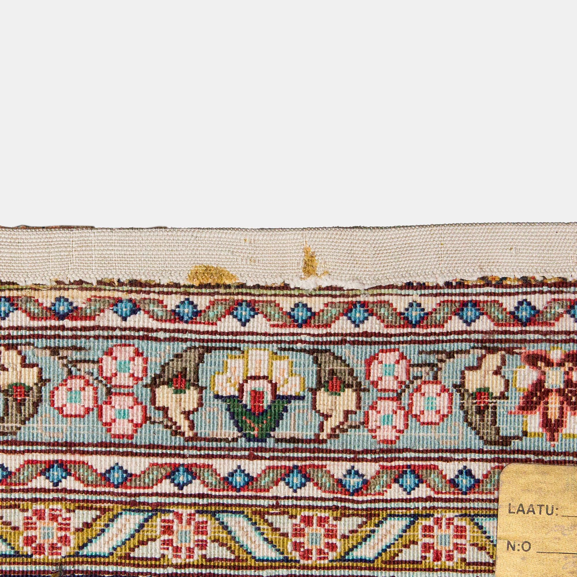 Matta, orientalisk, silke. Ca 273 x 185 cm.