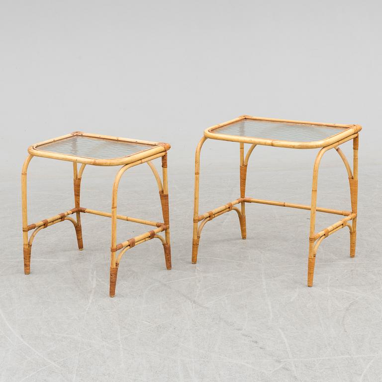 A two pcs nesting table, mid 20th century.