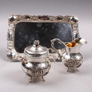 SOCKERSKÅL, GRÄDDKANNA SAMT BRICKA, silver. Rokokostil. Tyskland resp GEWE, 1900-talets senare del.