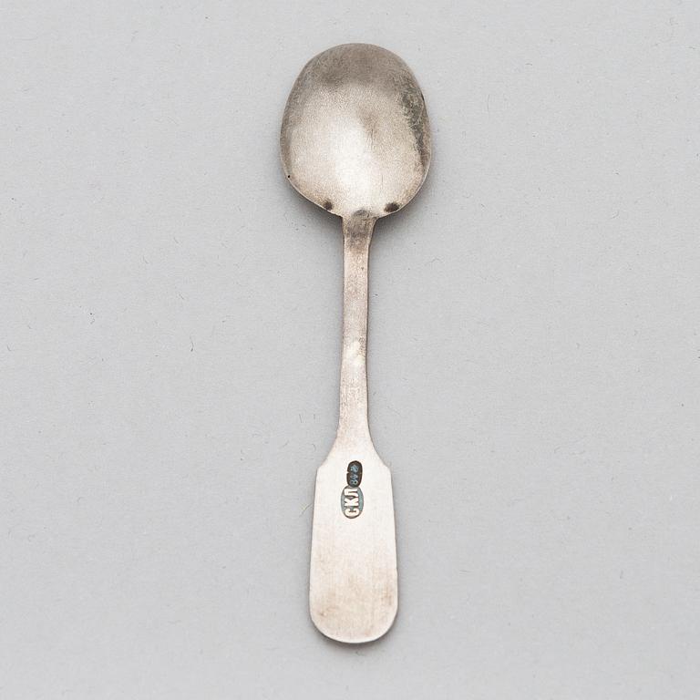 A 12-piece set of silver cutlery, a pair of salt cellars and salt spoons, Russia, around the turn of the 20th century.