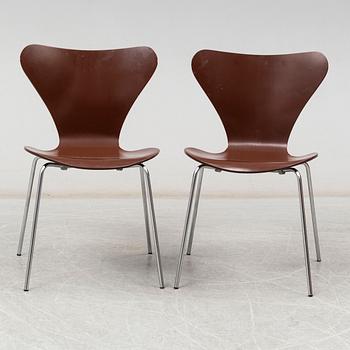 ARNE JACOBSEN, a pair of 'Sjuan' chairs, from Fritz Hansen, Denmark, 1974.