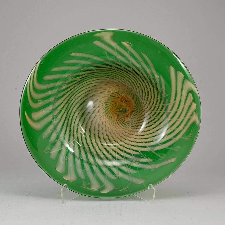 OIVA TOIKKA, a signed glass  bowl, Nuutajärvi Notsjö.