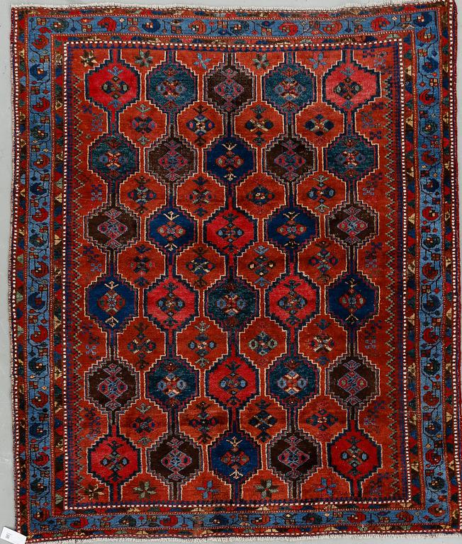 MATTA, orientalisk, möjligen Bidjar. Ca 192x163 cm.