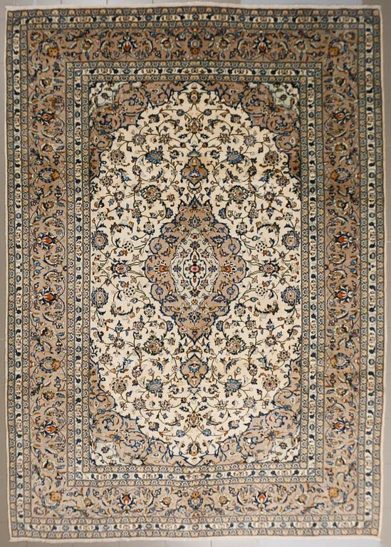 A Keshan rug, ca 353 x 250 cm.