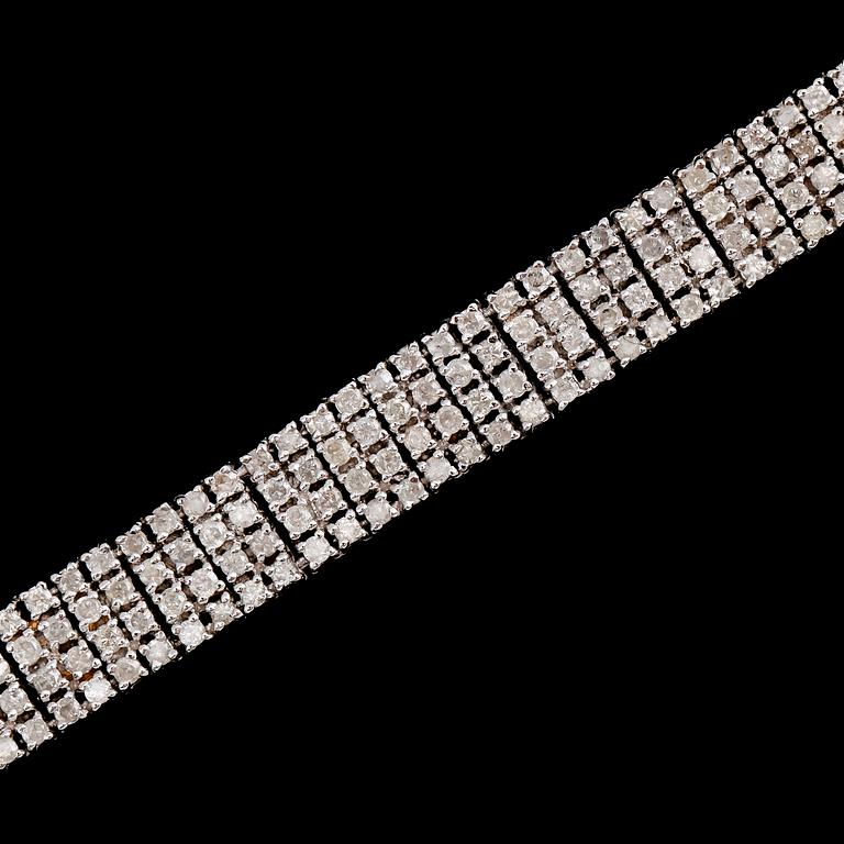 ARMBAND, 14 k guld, diamanter tot ca 3.60 ct.
