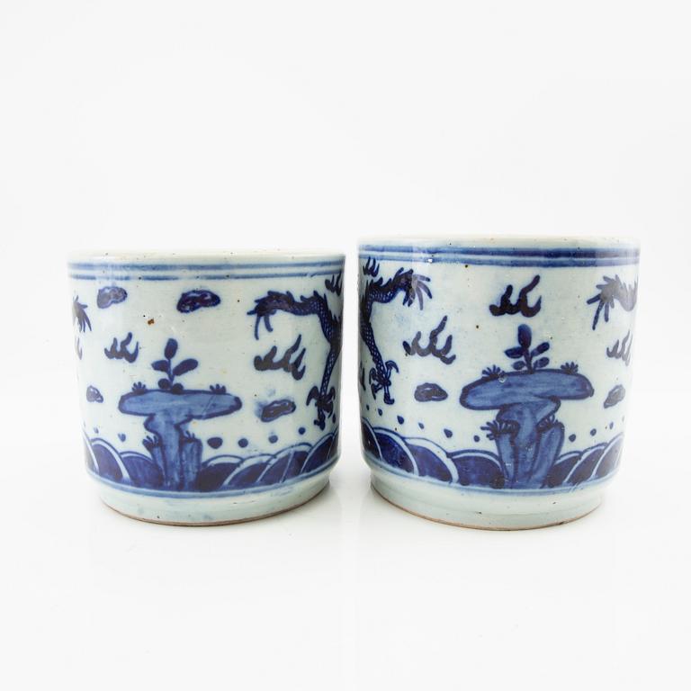A pair of blue and white jardineres, 20th century.