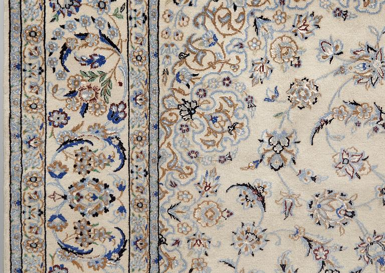 Matta, Nain, part silk, signerad, s.k. 9LAA, ca 307 x 205 cm.