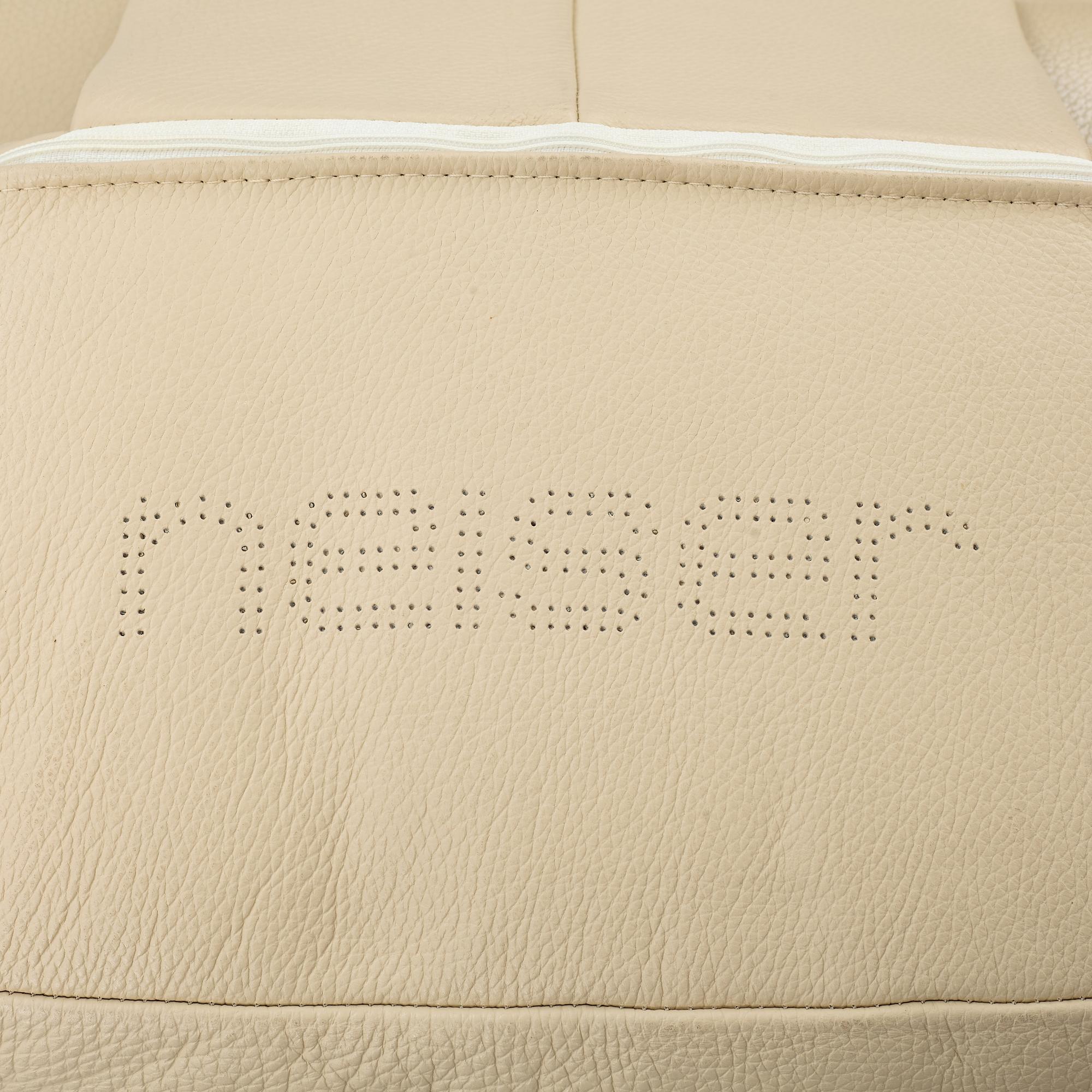 A reclininger, Neiser, contemporary.