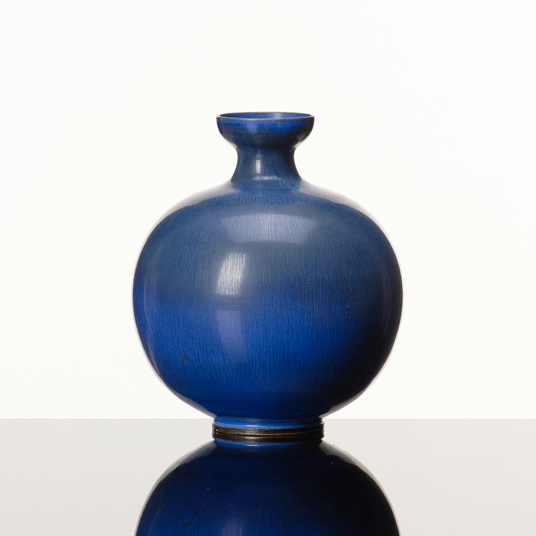 Berndt Friberg, a stoneware vase and two bowls, Gustavsberg studio, Sweden 1951-72.