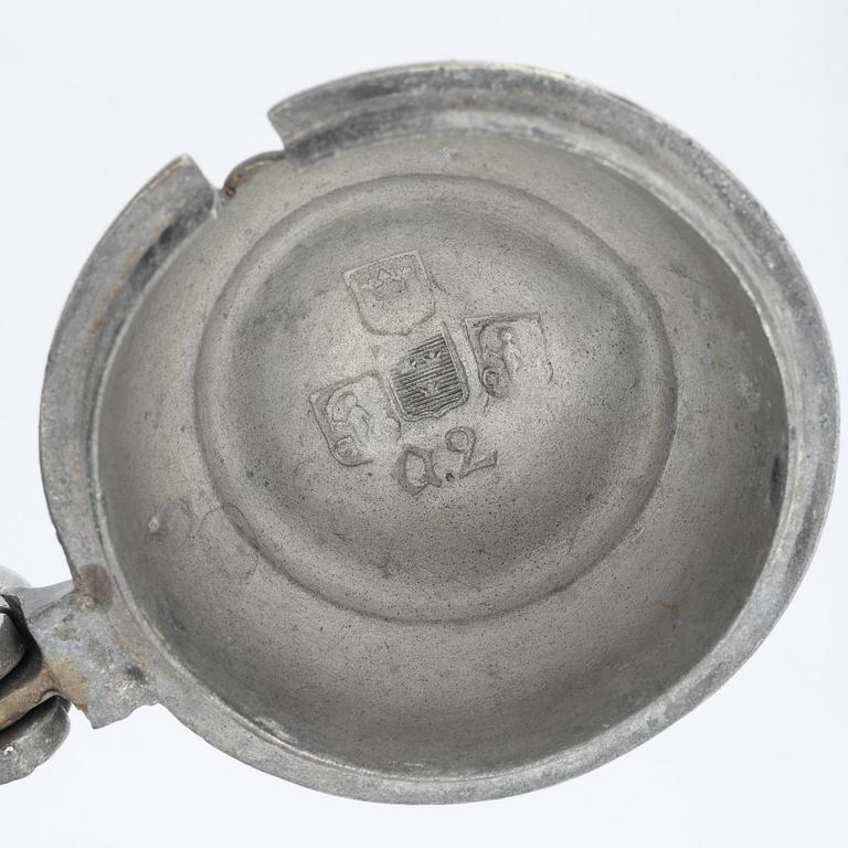 A lot of five pewter objects, 18th and 19th Century.