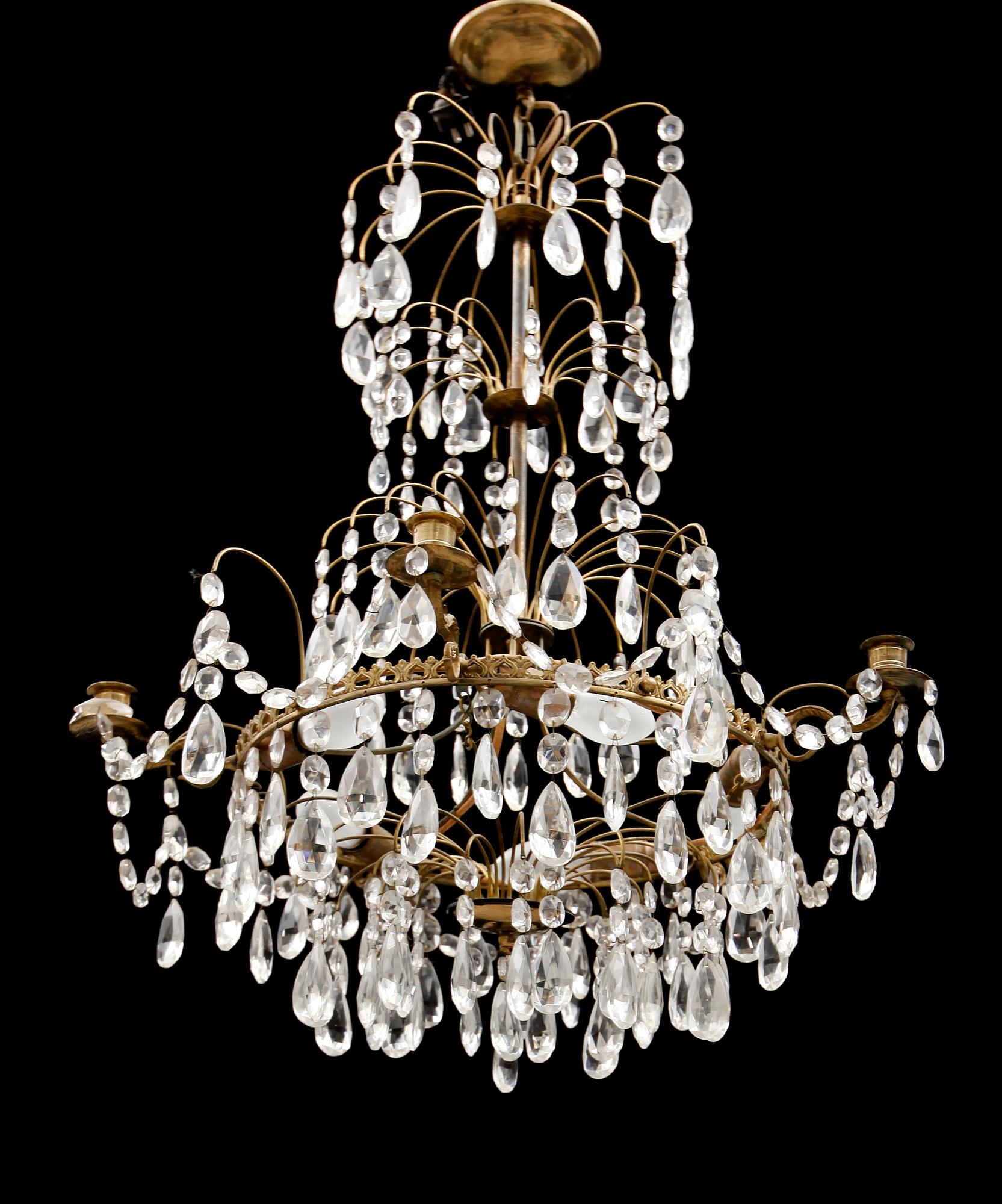 LJUSKRONA, gustaviansk stil, 1900-talets andra hälft. Höjd 67 cm.