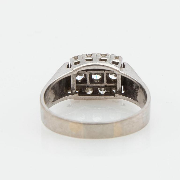 Ring, 18K vitguld med briljantslipade diamanter.