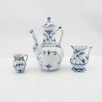 Service 52 pcs Musselmalet Royal Copenhagen Denmark porcelain.