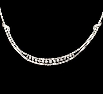 COLLIER, 18K vitguld med briljantslipade diamanter tot. ca 0,60 ct. Vikt 26,3 g.