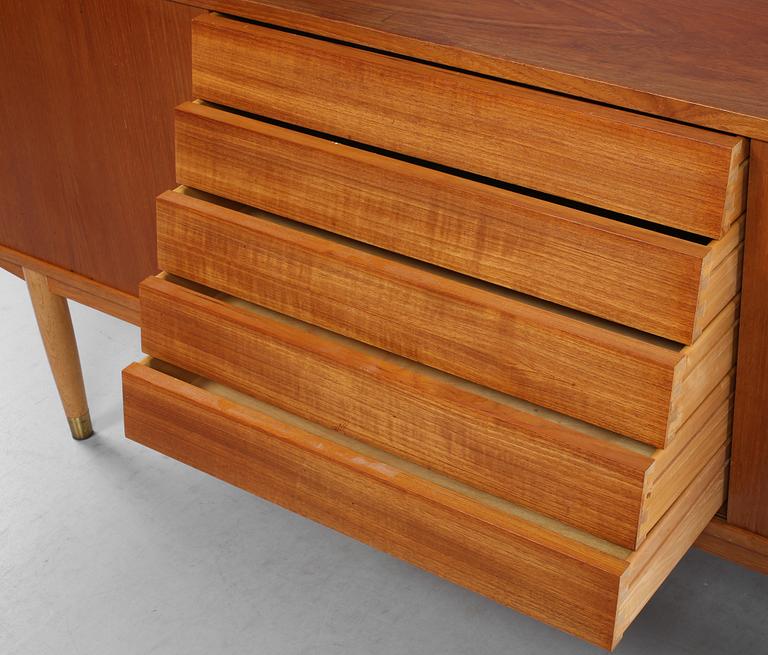 SIDEBOARD, "Trio", Nils Jonsson, Troeds, 1900-talets andra hälft.