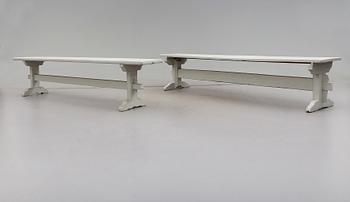 BÄNKAR, 2 st, 1900-talets första hälft.