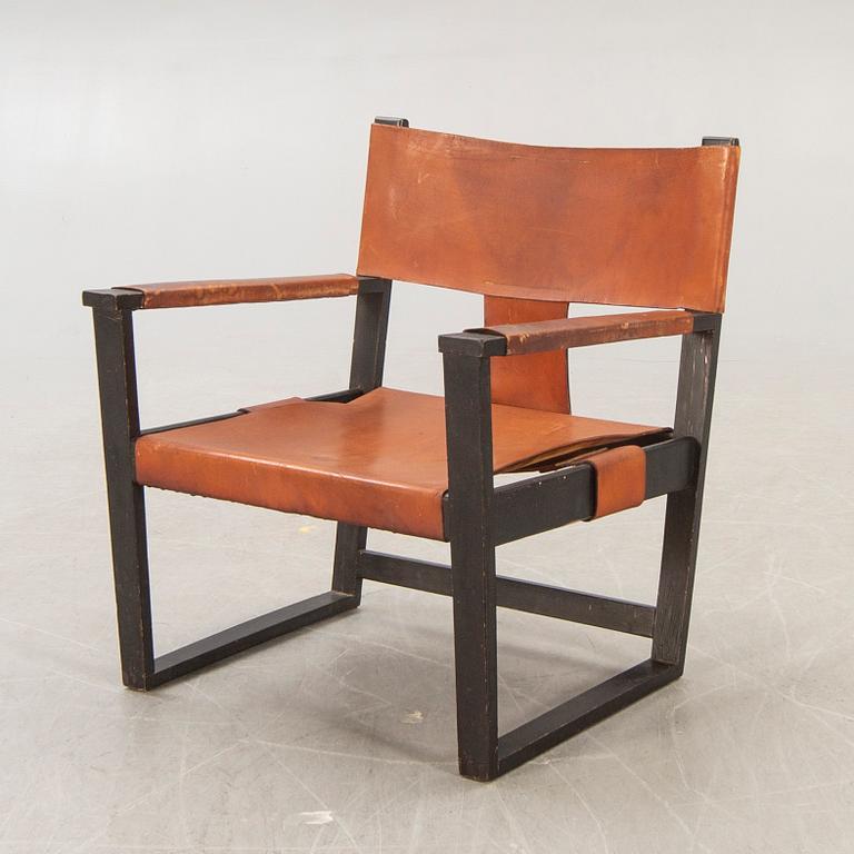 A 1960s leather easy chair.