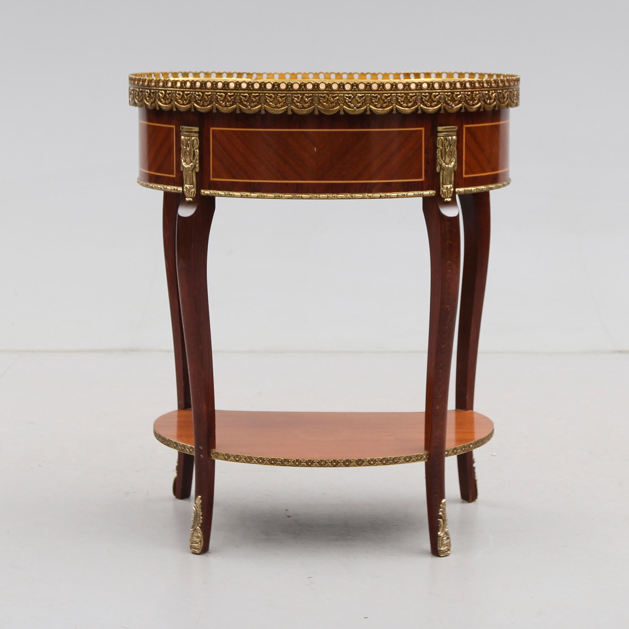 DAMARBETSBORD, Louis XVI stil, 1900-talets andra hälft.