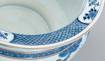 A large blue and white basin, Qing dynasty.