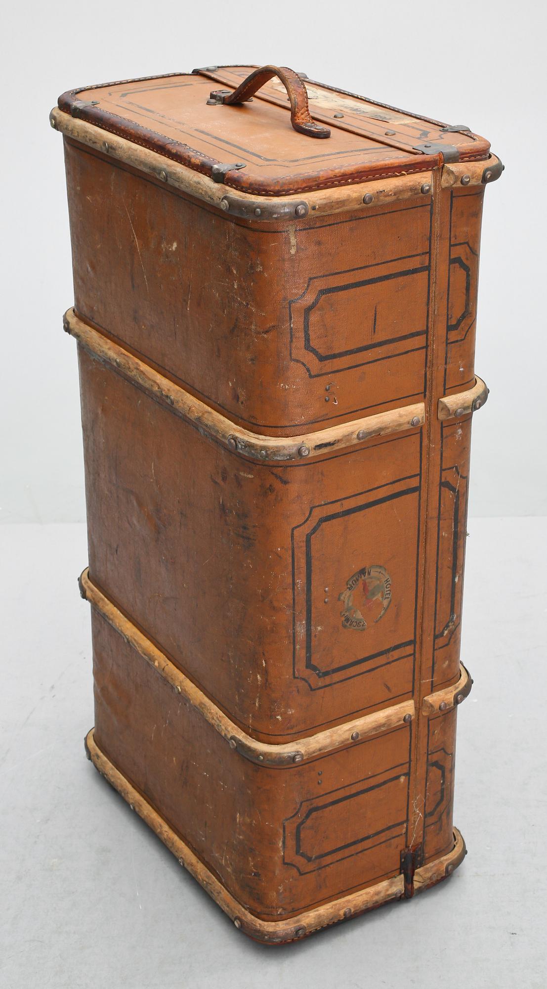 KOFFERT, 1900-talets början.