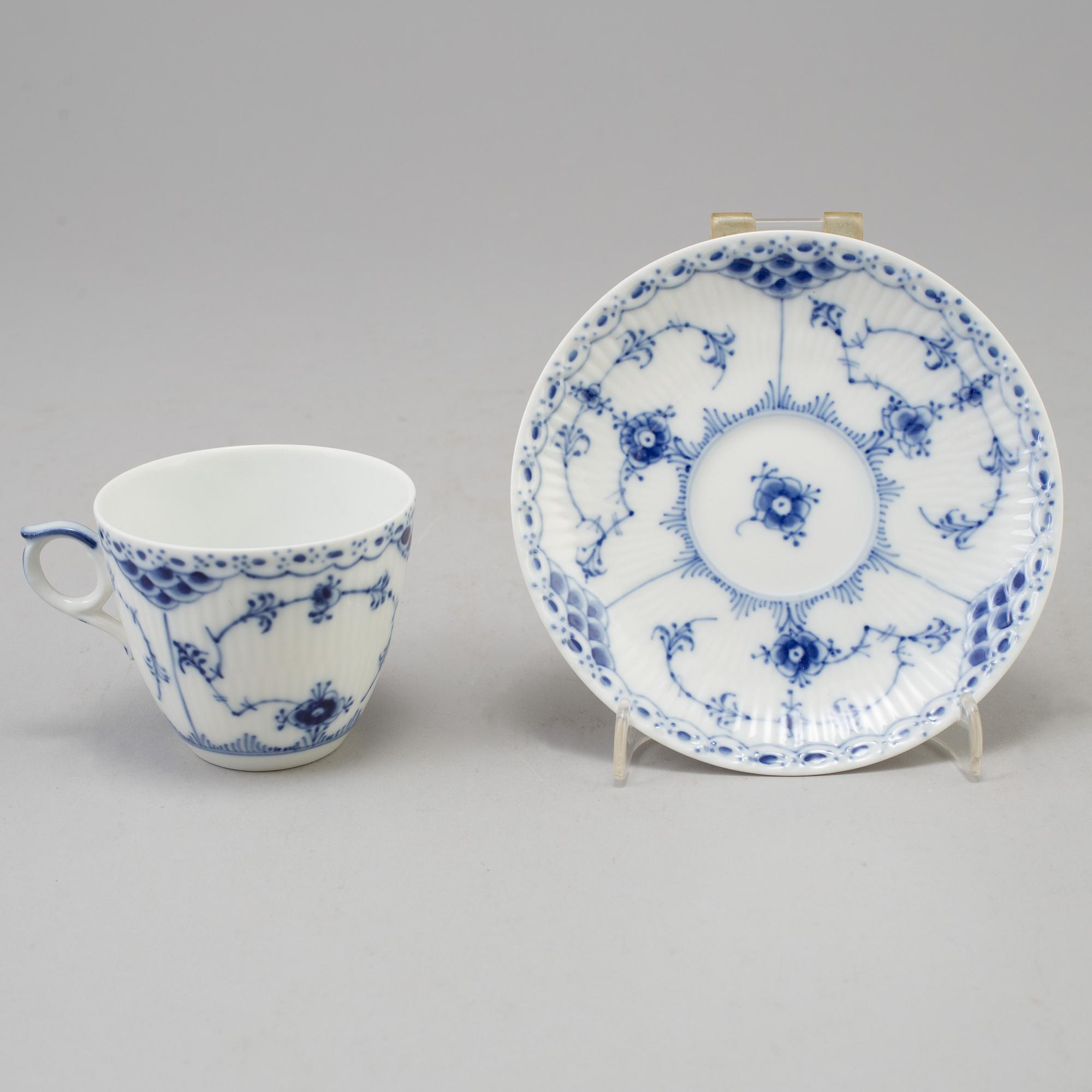 SERVIS, 44 delar, porslin, "Musselmalet", Royal Copenhagen, Danmark.