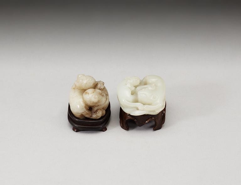 Two nephrite animal figurines, Qing dynasty.