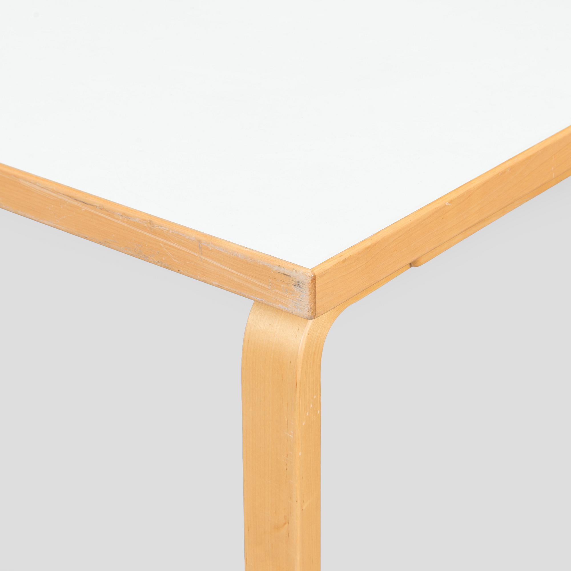 Alvar Aalto, bord, modell 84, Artek 2006.