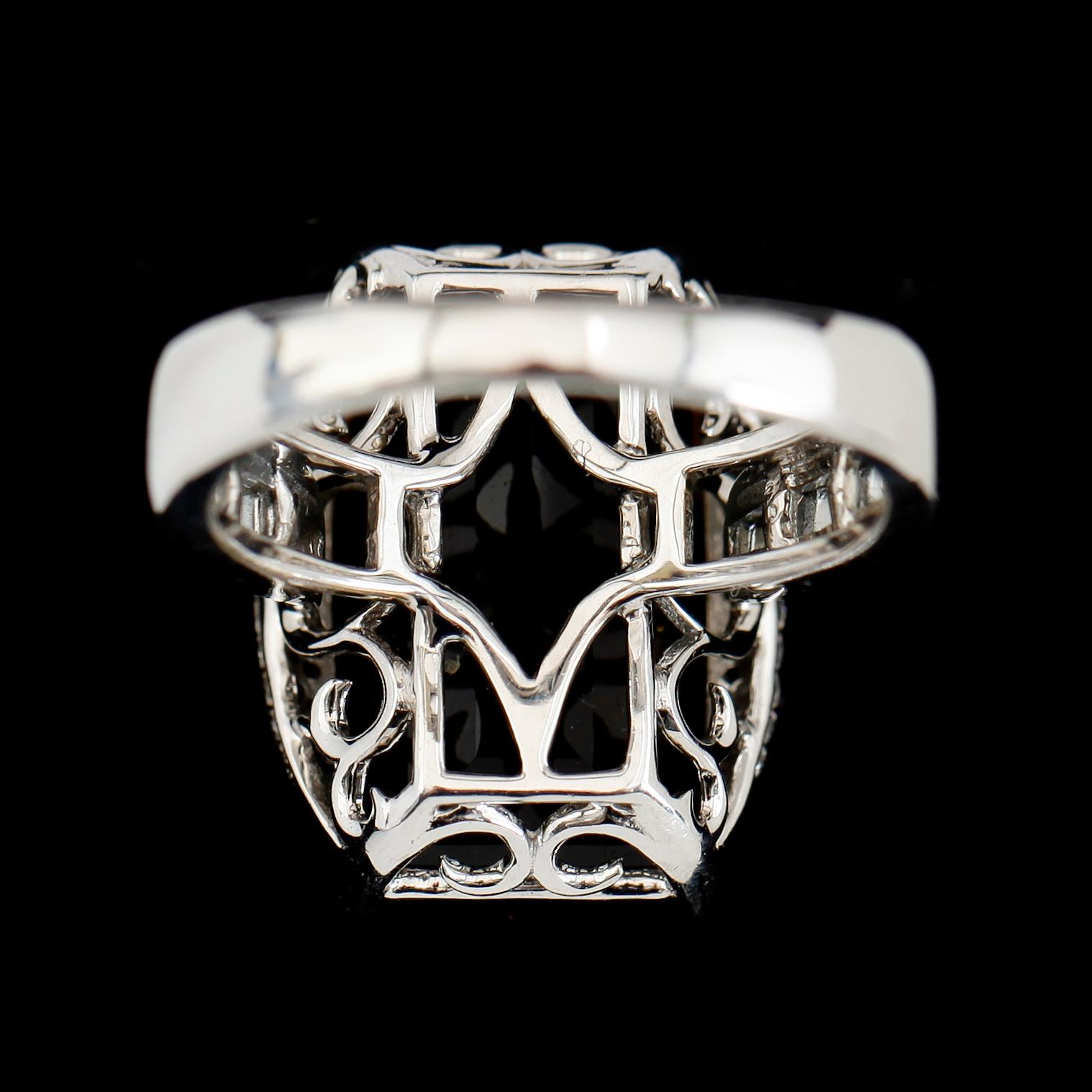 RING, 14K vitguld, röktopas samt diamanter.