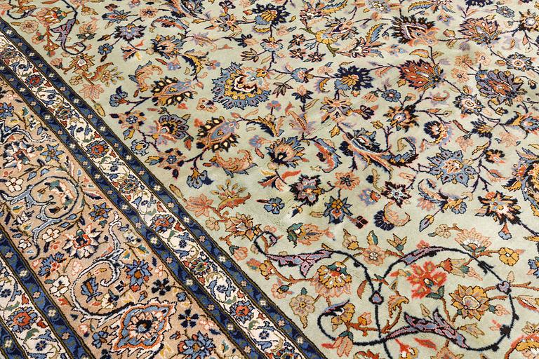 A Keshan carpet, c. 400 x 296 cm.