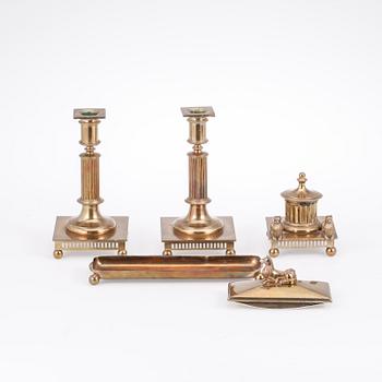 SKRIVBORDSET, 5 delar, mässing, främst Gusum. 1800/1900-tal.