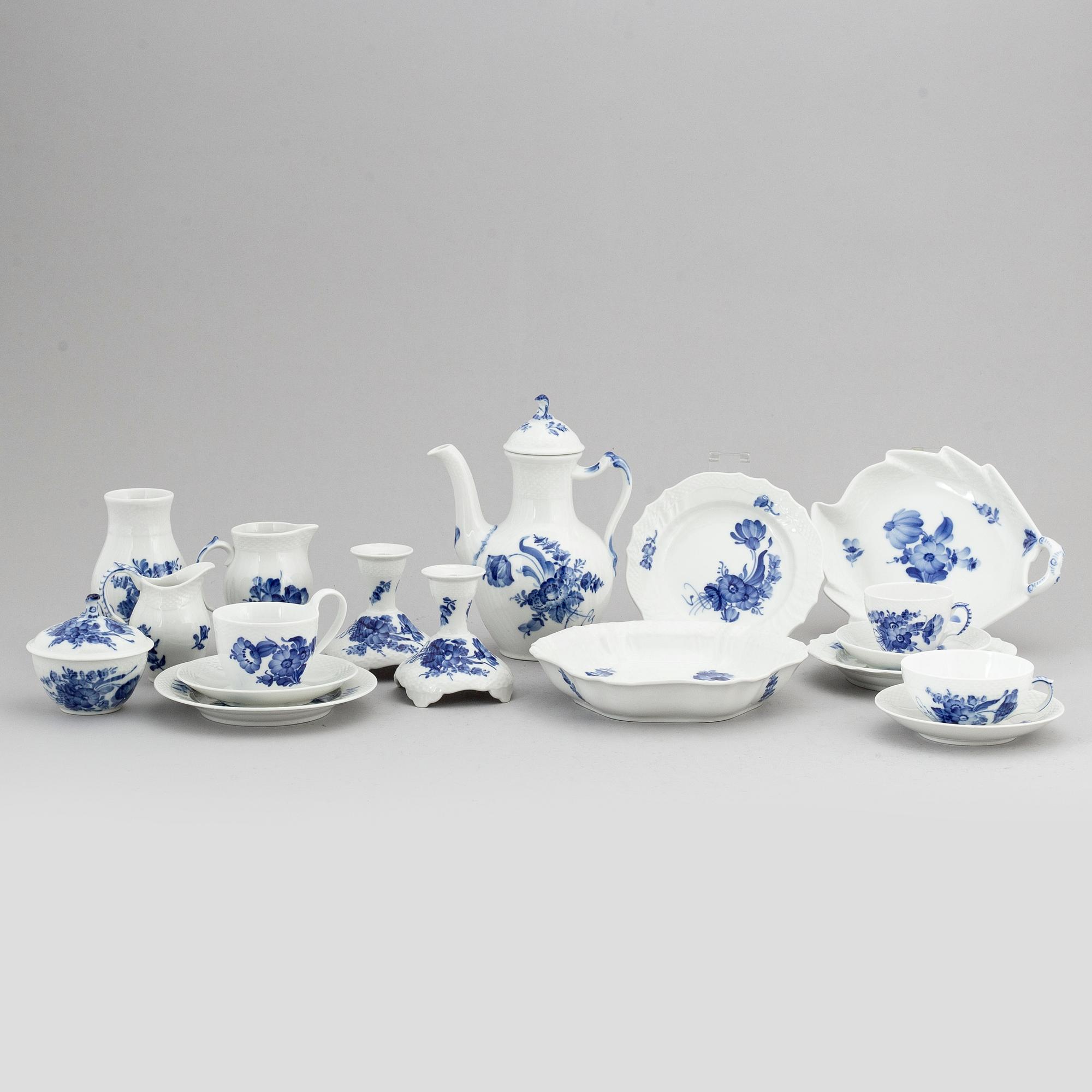 ROYAL COPENHAGEN, kaffeservis, 49 delar, porslin. "Blå Blomst", Danmark, 1900-talets andra hälft.