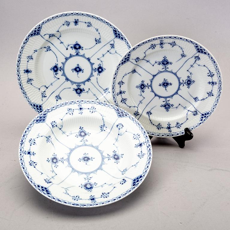 A 120 pcs Musselmalet Royal Copenhagen porcelain dinner service Denmark 1938-1999.