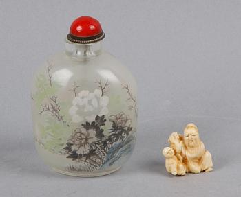 SNUSFLASKA SAMT NETSUKE, glas, ben, Kina resp Japan.