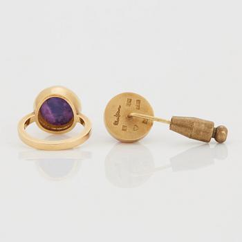 Wiwen Nilsson, an 18K gold ring and pin, with cabochon-cut amethyste, Lund, Sweden 1972-73.