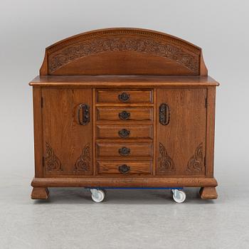 Skänk, jugend/nationalromantik, sent 1800-tal.