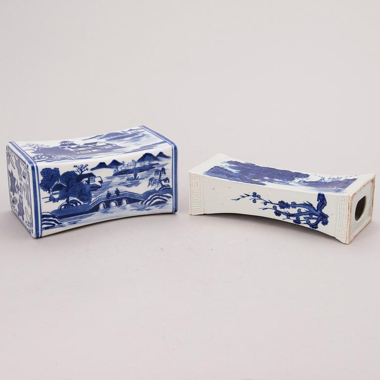 A pair of Chinese porcelain pillows, second half of the 20th century.