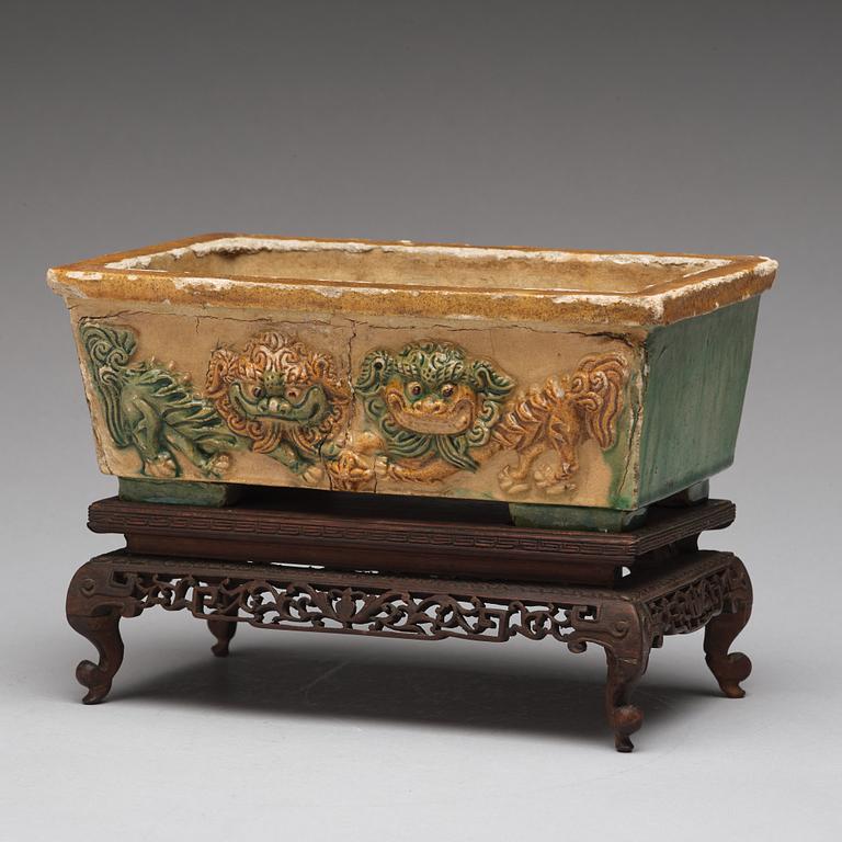 A brown and yellow glazed flower pot/censer, Qing dynasty, 17th/18th Century.