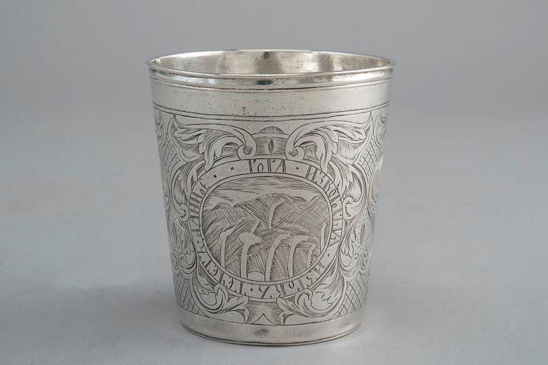 BÄGARE, silver Moskva 1740 t. Höjd 8 cm, vikt 91 g.