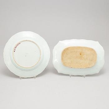 A set of four Chinese famille rose porcelain plates and one serving dish. Qing dynasty, Qianlong (1736-1795).