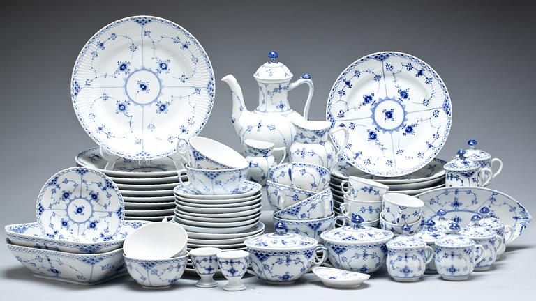MAT- TE- och KAFFESERVIS, c:a 60 delar, porslin,  "Musselmalet", Royal Copenhagen.