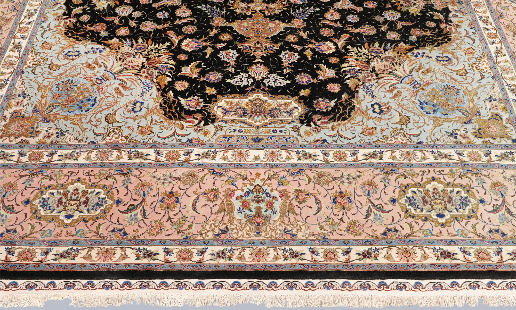 Matta, Täbris, part silk, s.k. 70 Radj, ca 350 x 250 cm.